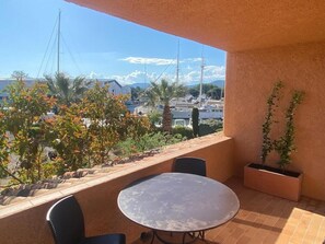 Outdoor dining - Mer et soleil appartements (Cogolin)