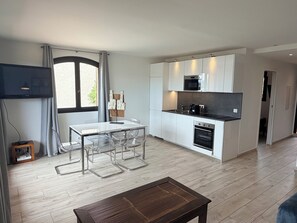 Appartement neuf 5 km Saint-Tropez | Cuisine privée | Cafétière à espresso, bouilloire électrique