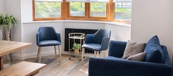 Executive 4BR 4 Bath Lodge in Country Park | Private Parking | Sleeps 10
