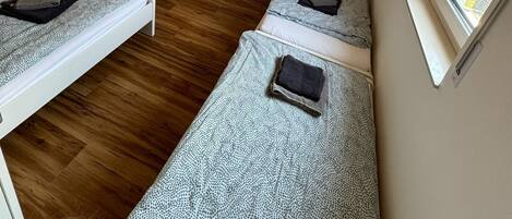2 bedrooms, Internet, bed sheets
