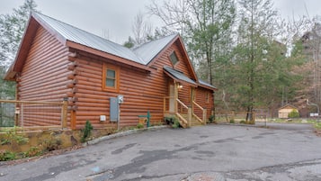 Cabin, 4 Bedrooms | Exterior