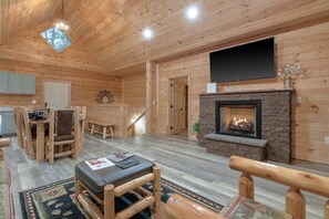 Interior - 212 Misty Mountain View 4 Bedroom Cabin (Gatlinburg)