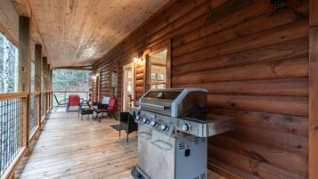 Cabin, 4 Bedrooms | Outdoor dining