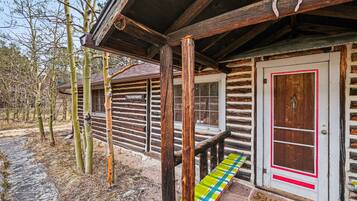 Cabin, 2 Bedrooms | Property grounds