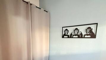 2 bedrooms, iron/ironing board, free WiFi