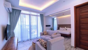 In-room safe, soundproofing, iron/ironing board, free WiFi