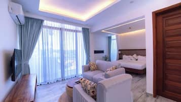 In-room safe, soundproofing, iron/ironing board, free WiFi
