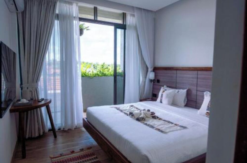 In-room safe, soundproofing, iron/ironing board, free WiFi