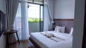In-room safe, soundproofing, iron/ironing board, free WiFi