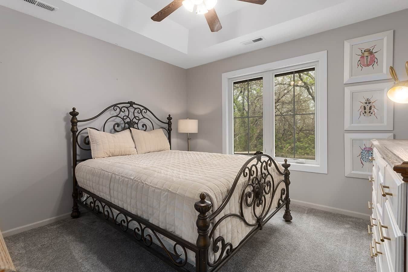 5 bedrooms, iron/ironing board, WiFi, bed sheets