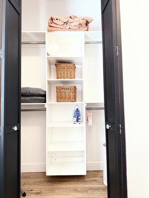 Interior - 3-bedroom house in lovely Tarpon Springs with AC (Tarpon Springs)