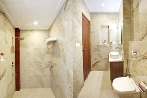 Superior Double Room, City View | Bathroom - Marks Hotel & Banquet (Noida)