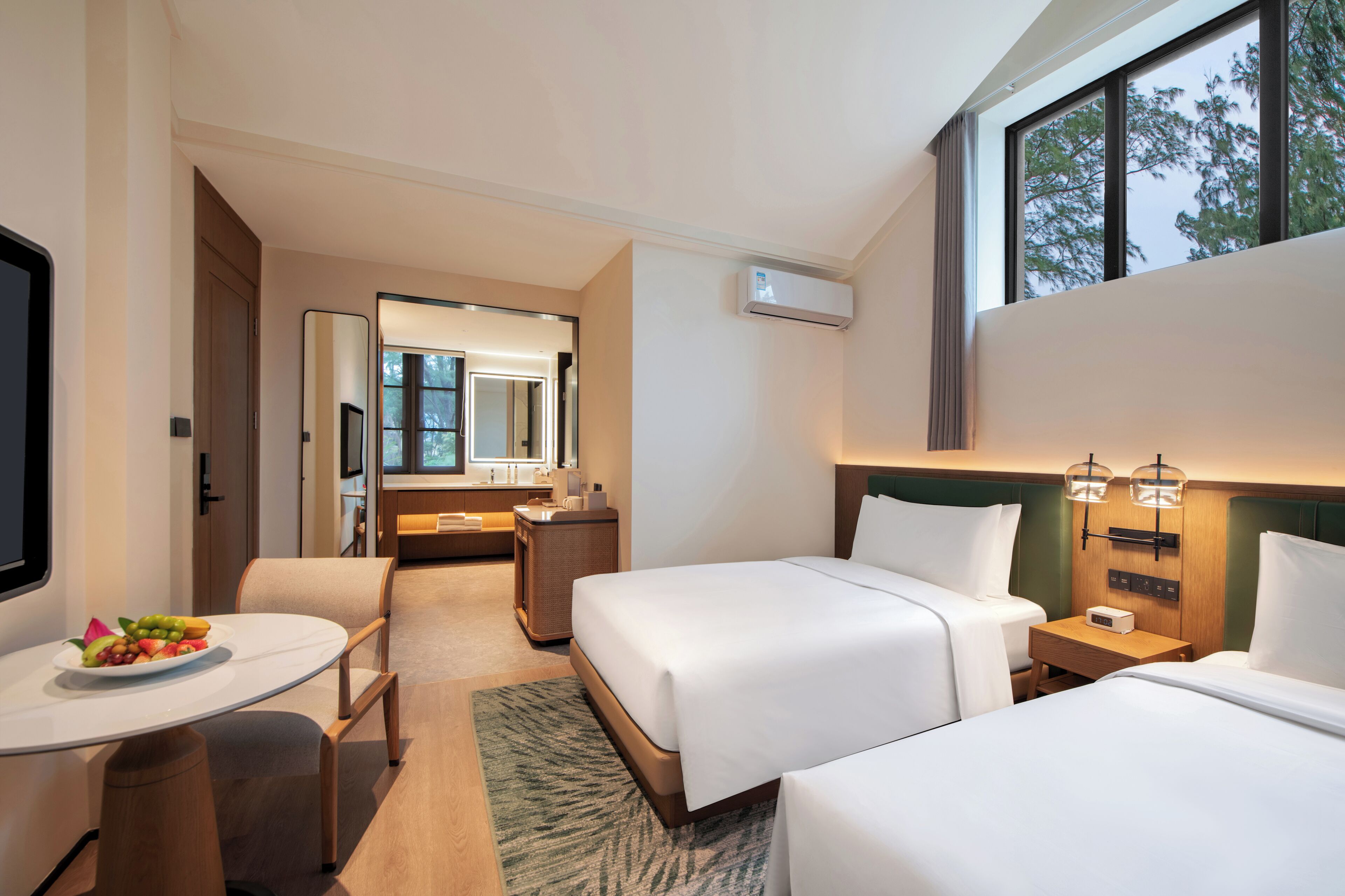 Tranquil-Elegant King Room | Free WiFi