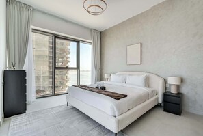 1 bedroom, iron/ironing board, WiFi, bed sheets - Free housekeeping visits during your stay - StayShort - Stunning 1 Bed in Maritime City that Sleeps 4! (Dubai Maritime City)