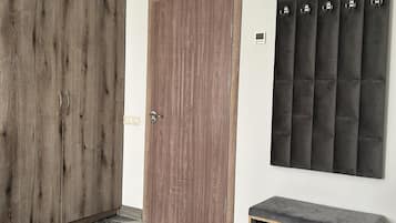 Double Room, Garden View | Interior