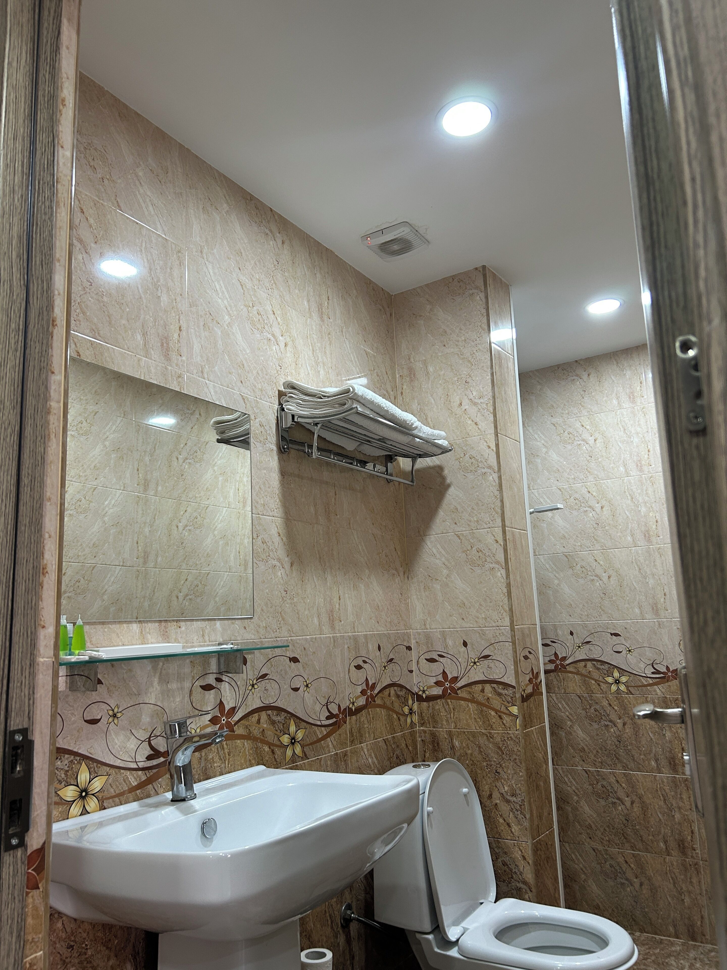 Double Room, Garden View | Bathroom | Slippers