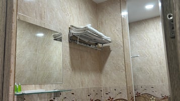 Double Room, Garden View | Bathroom | Slippers