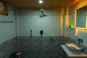 Luxury Suite, Mountain View | Bathroom - Western Tragopan Cottage (Pekhri)