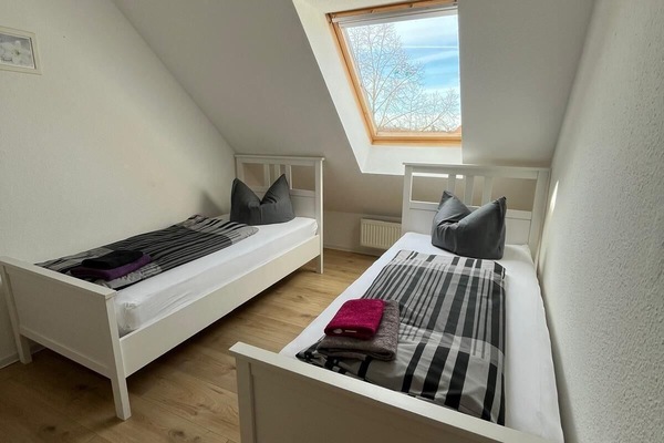 Schlafzimmer 1 mit 2 Einzelbetten...