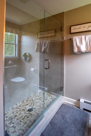 Dusche, Handtücher, Seife, Toilettenpapier