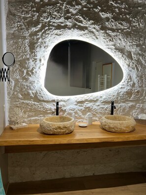 Bathroom - Vrbo Property (Saint-Paul-d'Espis)