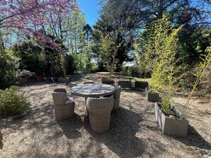 Outdoor dining - Vrbo Property (Saint-Paul-d'Espis)