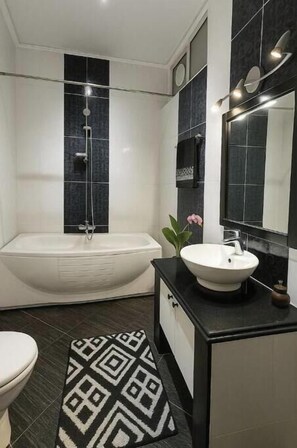 Dusche, Haartrockner, Bidet, Handtücher