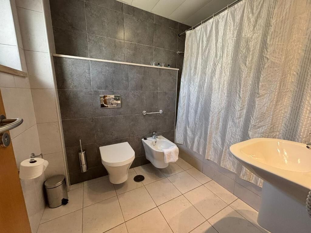 Quarto casal | Banheiro | Produtos de toalete grátis, toalhas de banho, sabonete, shampoo