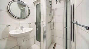 Hair dryer, towels - 7BR Swieqi Retreat with Pool Terrace and Ensuites (Swieqi)