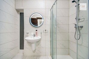 Hair dryer, towels - 7BR Swieqi Retreat with Pool Terrace and Ensuites (Swieqi)