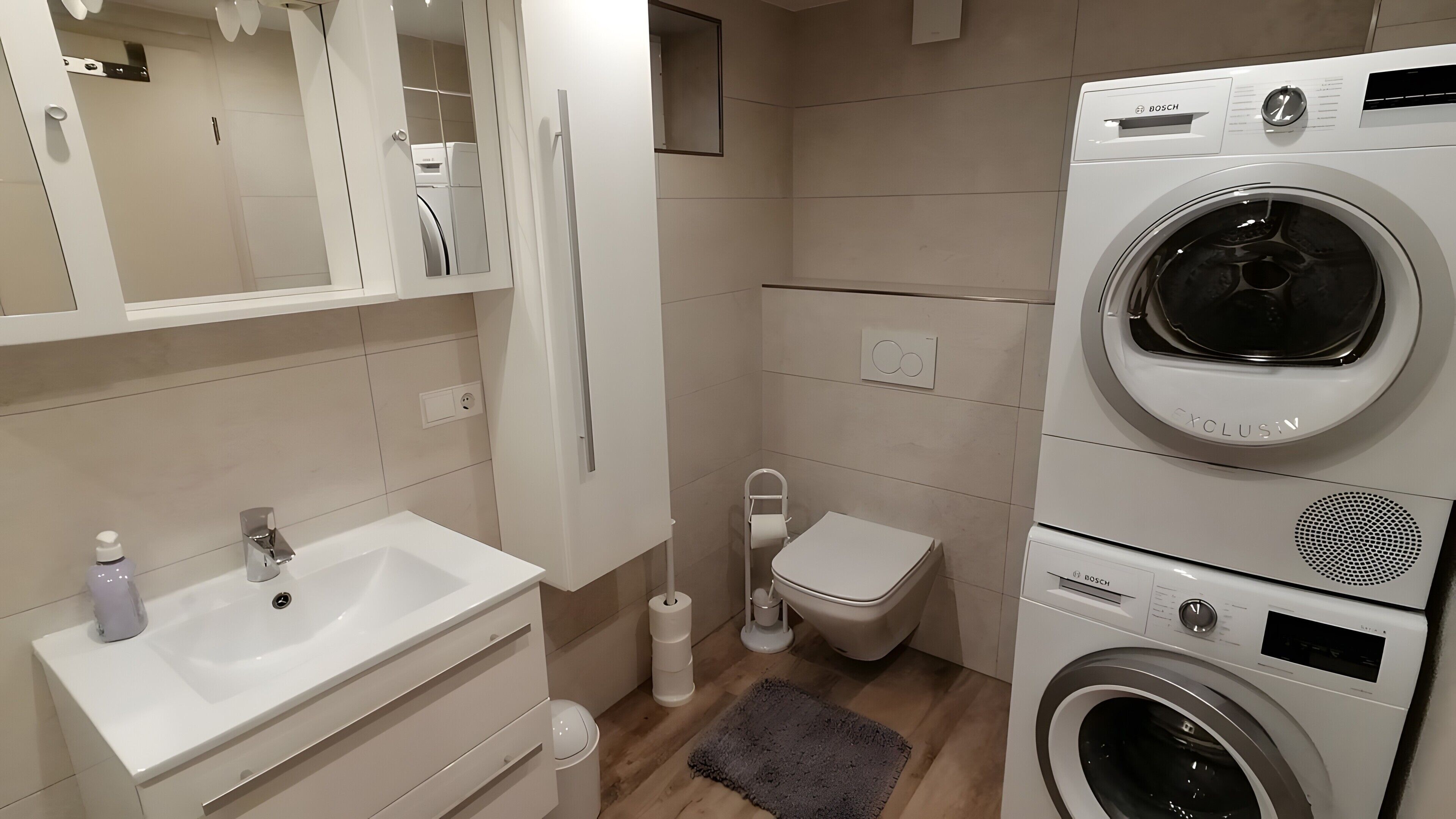 Een douche, een haardroger, handdoeken