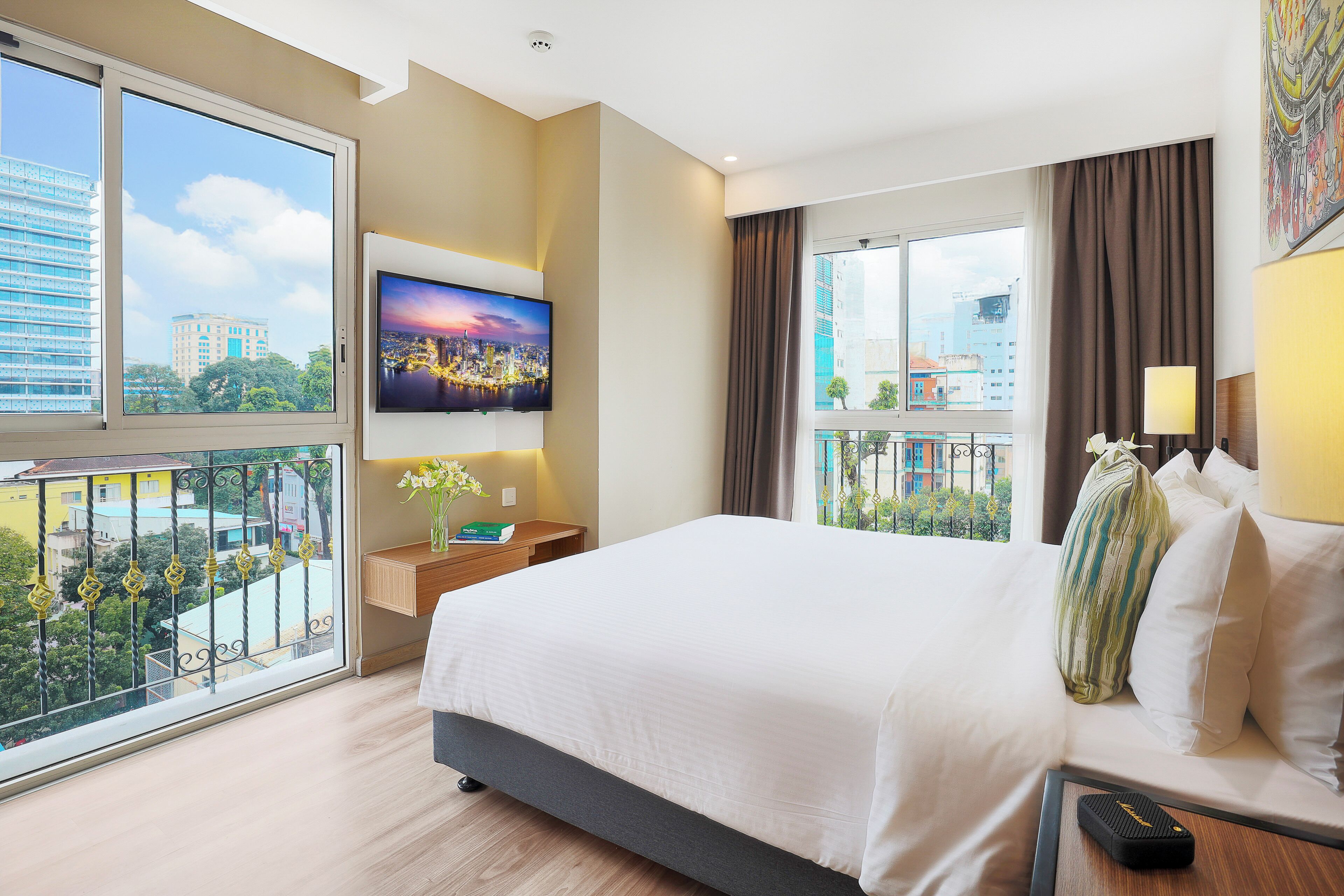 Suíte clássica, 1 cama Queen, cozinha americana, vista para a cidade