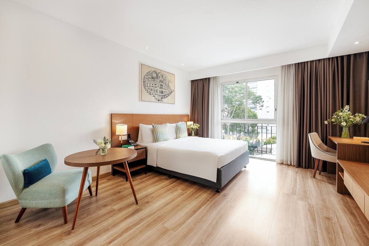 Studio, 1 Queen Bed, City View