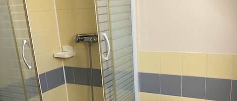 Douche, papier de toilette
