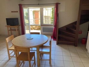 Dining - Vrbo Property (Castelnau-de-Mandailles)