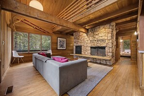 Interior - Holzhutte - Mid-century alpine retreat - Hot tub (Government Camp)