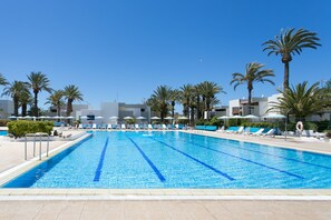 Pool - FREE SOUL. Sea and pool (Arona)