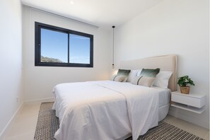 House - Luxury 3-bedroom Skyline Apartment in Higueron (Fuengirola)