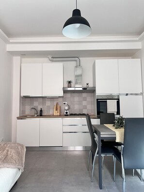 Forn, placa de cuina i rentaplats 