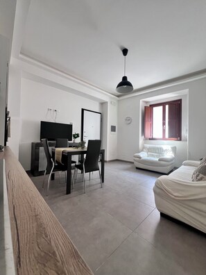 Living area - Heart Of Eagle - Dwelling in the historic center with private courtyard (L'Aquila)
