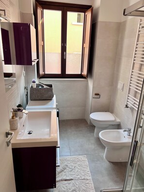 Bathroom - Heart Of Eagle - Dwelling in the historic center with private courtyard (L'Aquila)