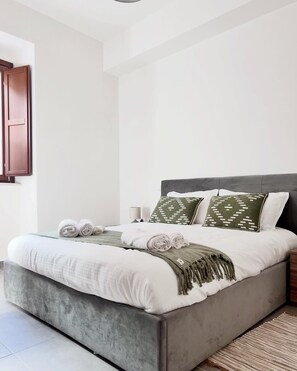 Room - Heart Of Eagle - Dwelling in the historic center with private courtyard (L'Aquila)