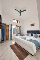 Deluxe Double Room, Balcony, Mountain View