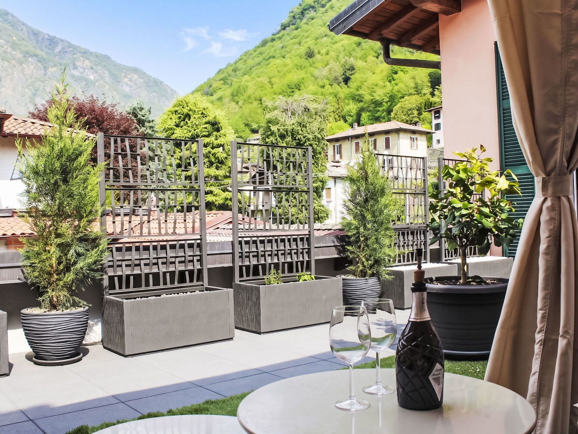 Möbel, Gartenmöbel, Stuhl, Blumentopf, Schatten, Zimmerpflanze, Tisch Im Freien, Balkon, Küche & Esszimmer Tisch, Kaffetisch