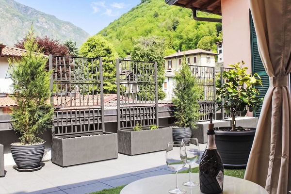 Möbel, Gartenmöbel, Stuhl, Blumentopf, Schatten, Zimmerpflanze, Tisch Im Freien, Balkon, Küche & Esszimmer Tisch, Kaffetisch