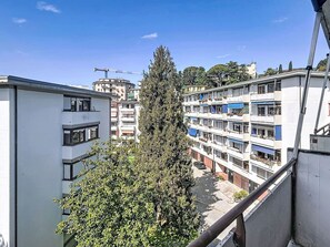 A multi-story building with balconies, a clear sky, and a construction crane in the background. - Cosy apartment for 3 people with A/C, TV, balcony and pets allowed (Rapallo)