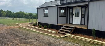Cozy stay at Baling Out Farms