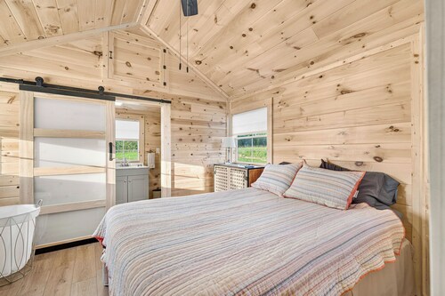 Cozy stay at Baling Out Farms