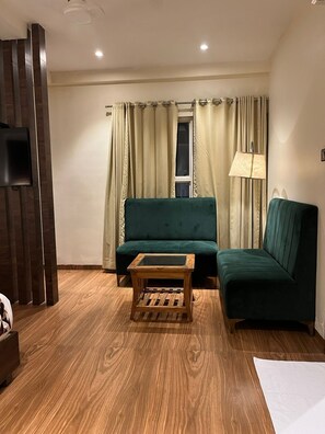 Superior Suite | Living area - Median Inn (Nagpur)