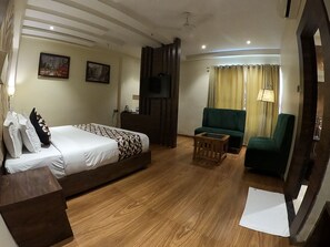 Iron/ironing board, free WiFi - Median Inn (Nagpur)